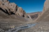 The long descent towards Shey Gompa