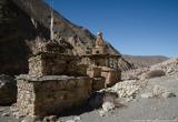 Chortens between Shimen and Tinje