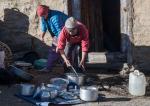 Meal preparation: washing the utensils