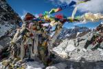 Prayer flags on the Cho La