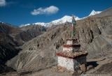 Chorten at the entrance of Phu